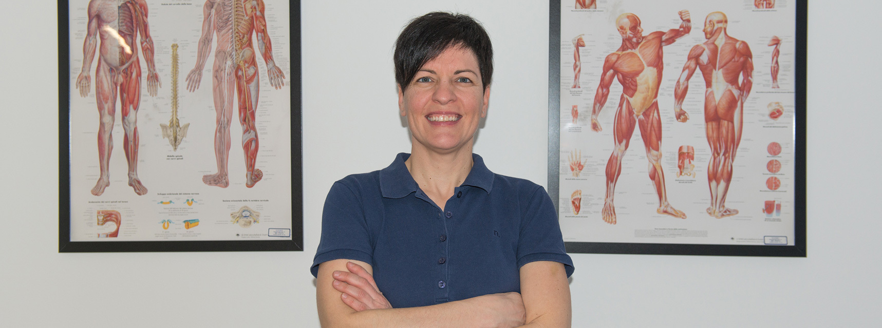 Romina Giamboni davanti alle tavole anatomiche